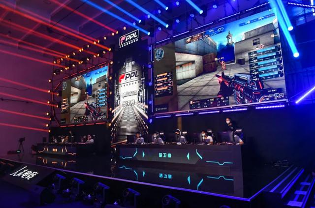 兄弟水晶谈论了 LPL 的现状：现在真的很难取得成绩。选手、教练和管理层必须优秀！