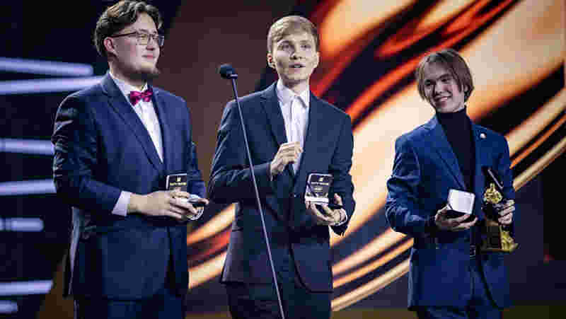 瞳夕解说杯晒照：明年又会是什么样的展开捏