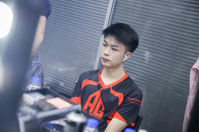 CSGO Top 1大神EliGE教你该如何设置游戏按键