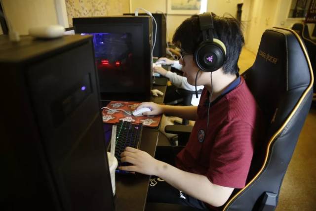 手心手背都是肉！Zoom将做客JDG vs TES官方流解说席