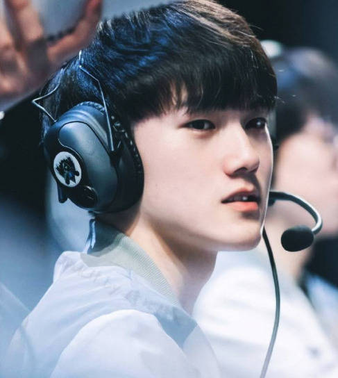 CSGO EPL S16：打比赛还能借队友显示器？